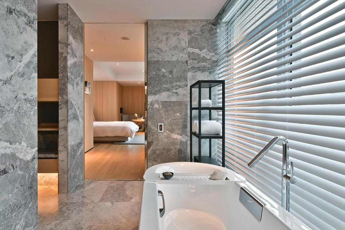 Silks Club Kaohsiung Exterior foto Bathroom