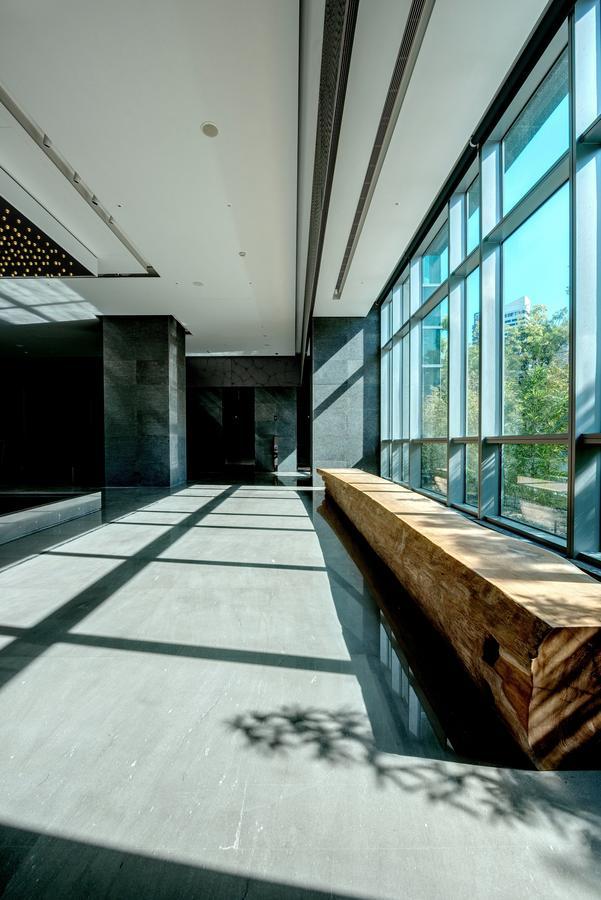 Silks Club Kaohsiung Exterior foto Interior of the museum